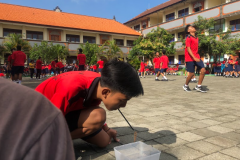 LOMBA-MEMINDAHKAN-KARET-1